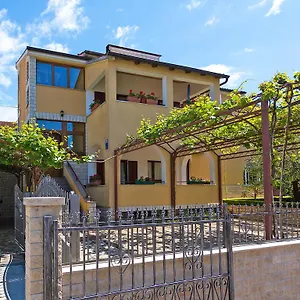 apartment-korelic-green-garden.in-istria.net/